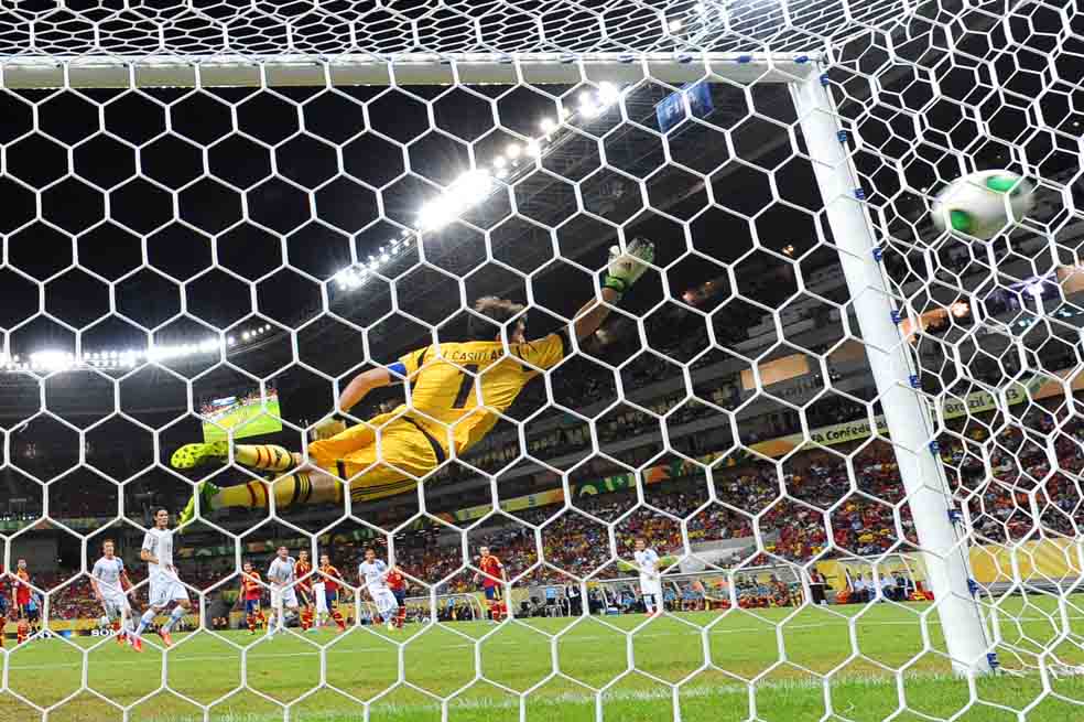 Iker Casillas, titular con España desde hace 13 años
