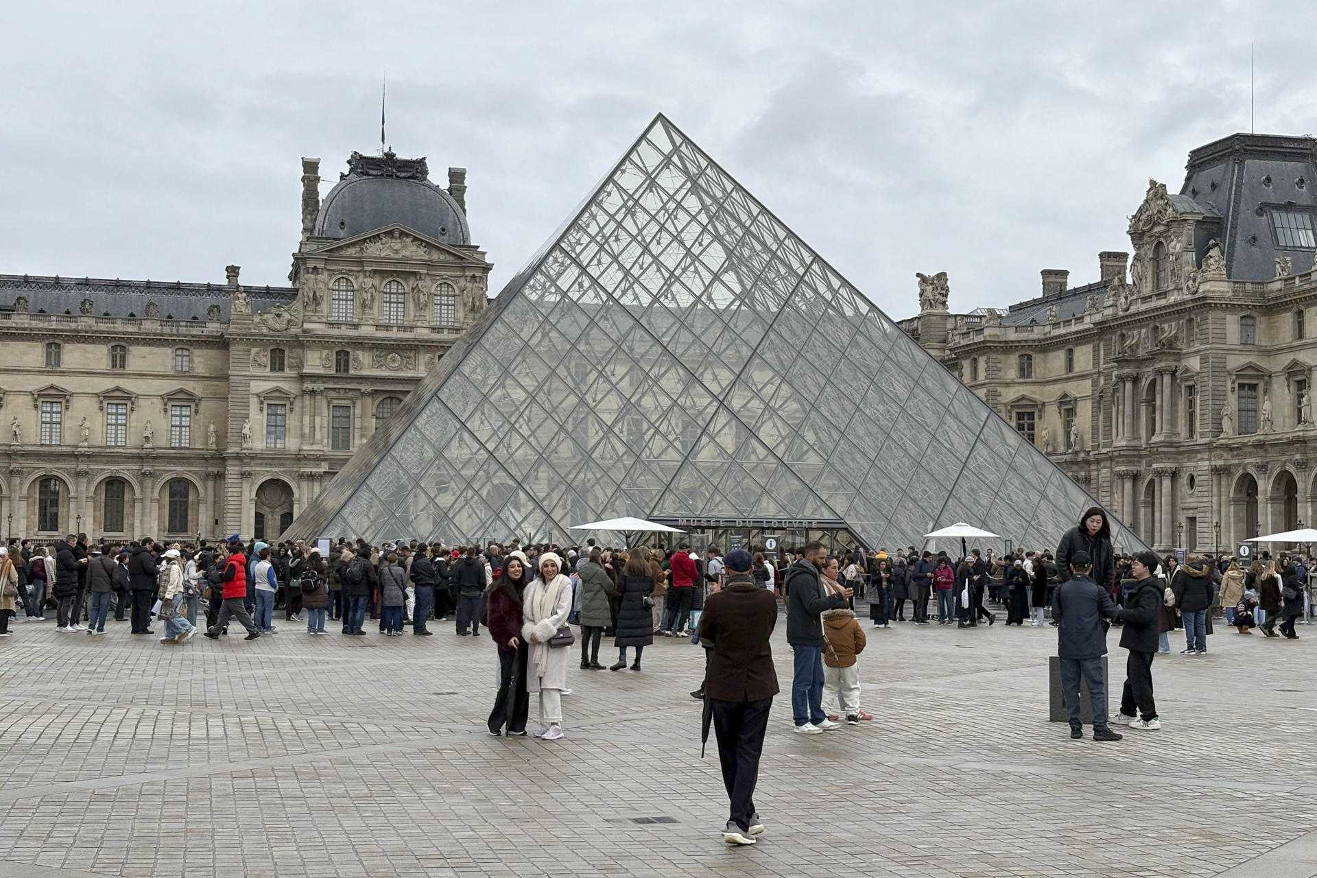 El robo en el Louvre pone a examen la seguridad de los principales museos del mundo