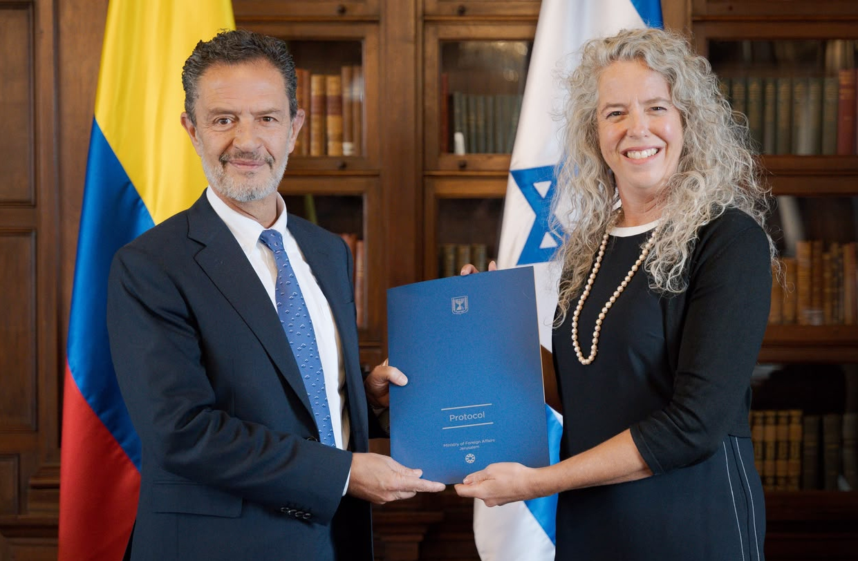 Un viraje radical en política exterior que nos aísla