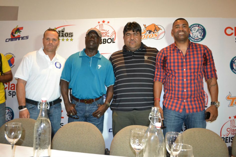 Los managers de los cuatro equipos colombianos en la presentación de la liga de béisbol de Colombia. Foto: Claro