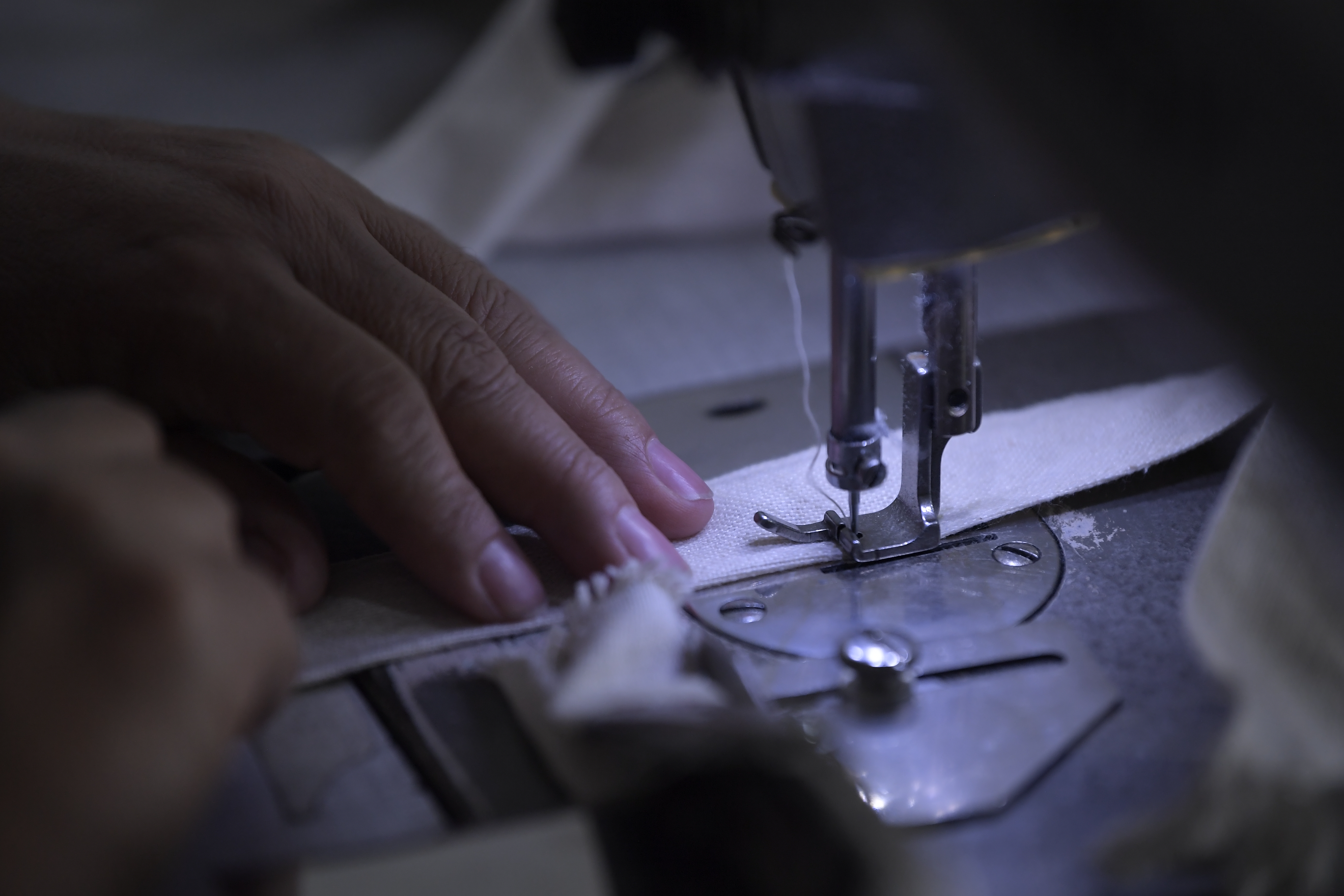 Manufactura repunta, pero Gobierno abre frente: disputa por aranceles a hilos importados