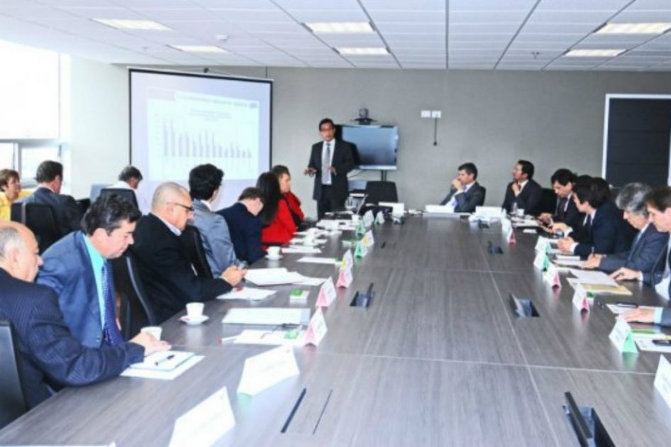 Comienza puja por el alza del salario mínimo para 2013