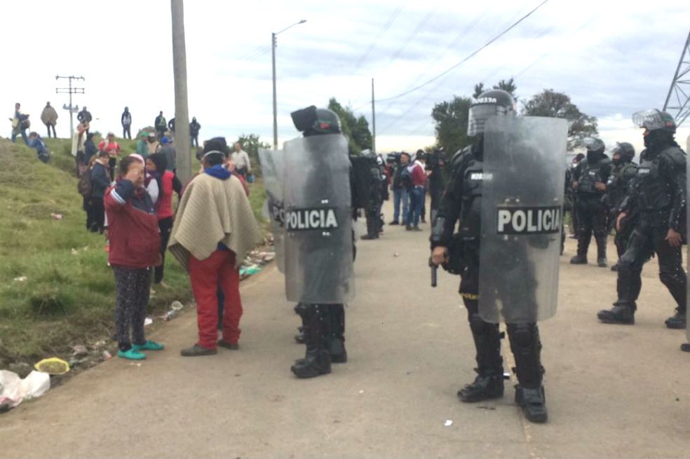 Choques entre Policía y vecinos agravan situación de orden público en relleno Doña Juana