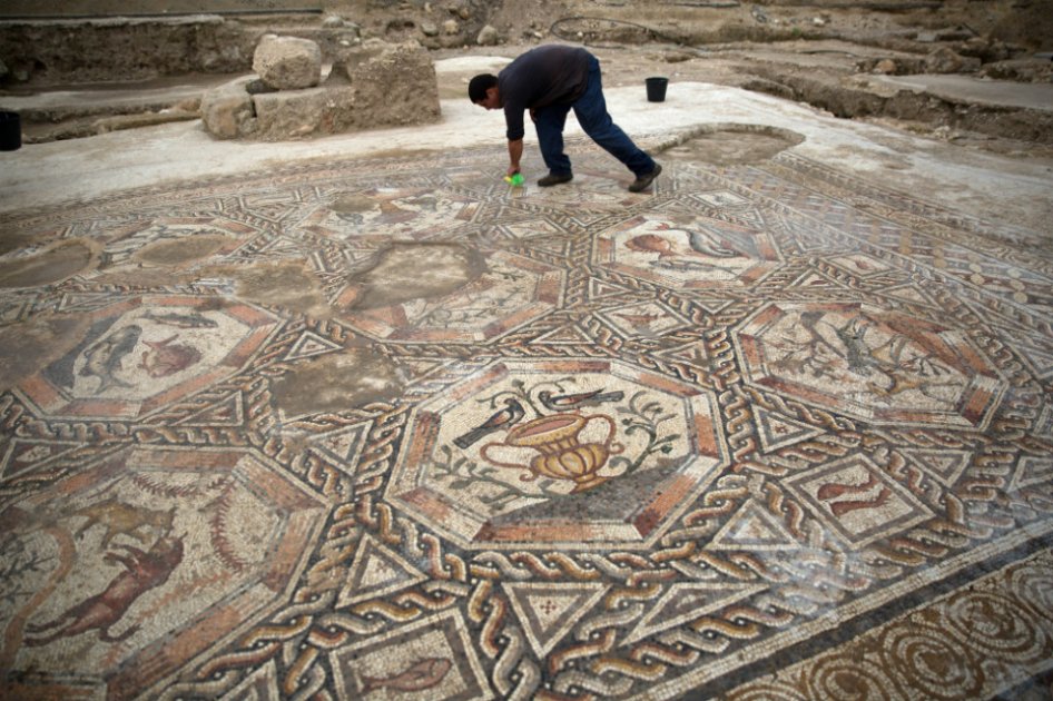 Revelan mosaico con más de 1.700 años de antigüedad