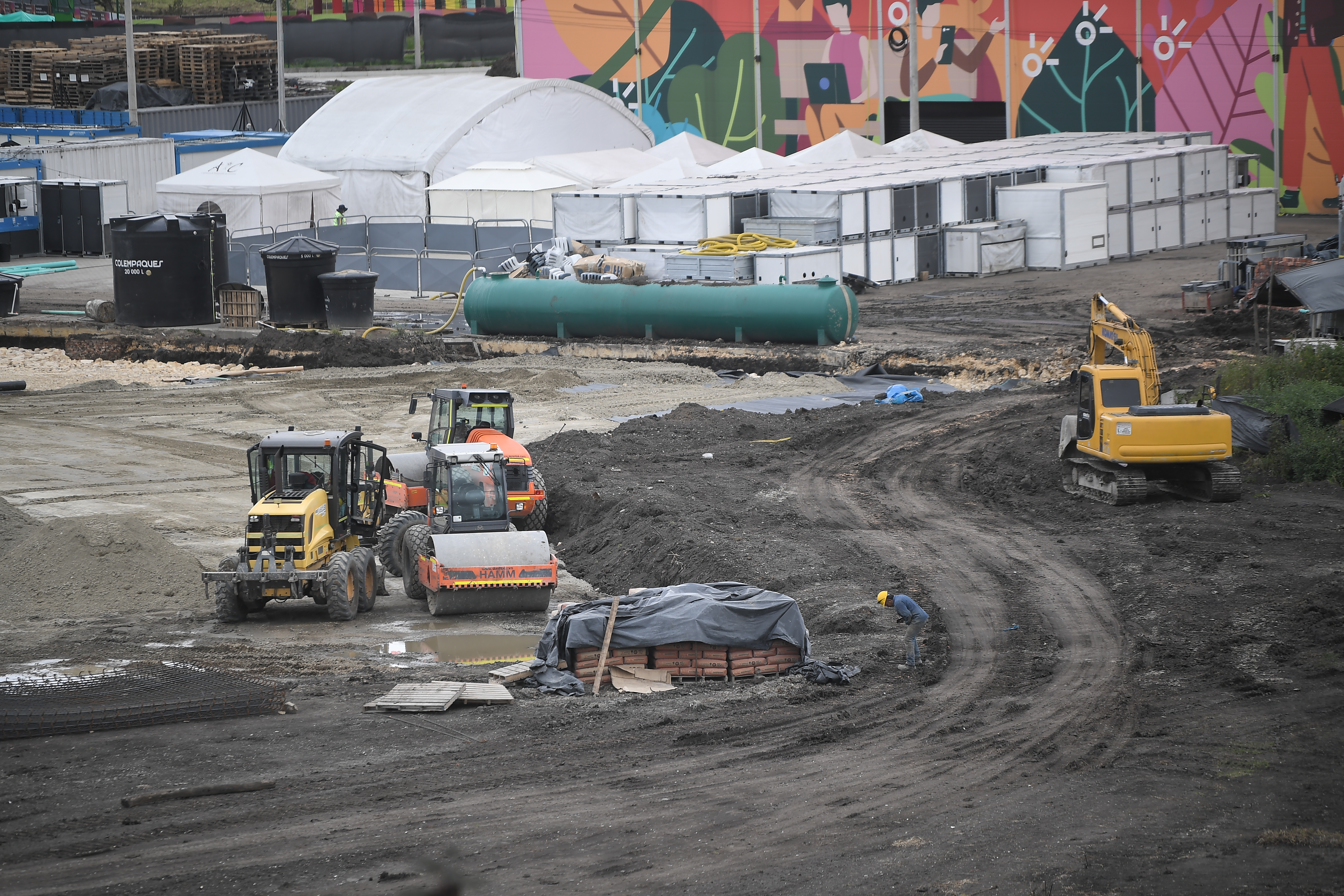Progreso de montaje del escenario que recibirá a más personas que El Campín.