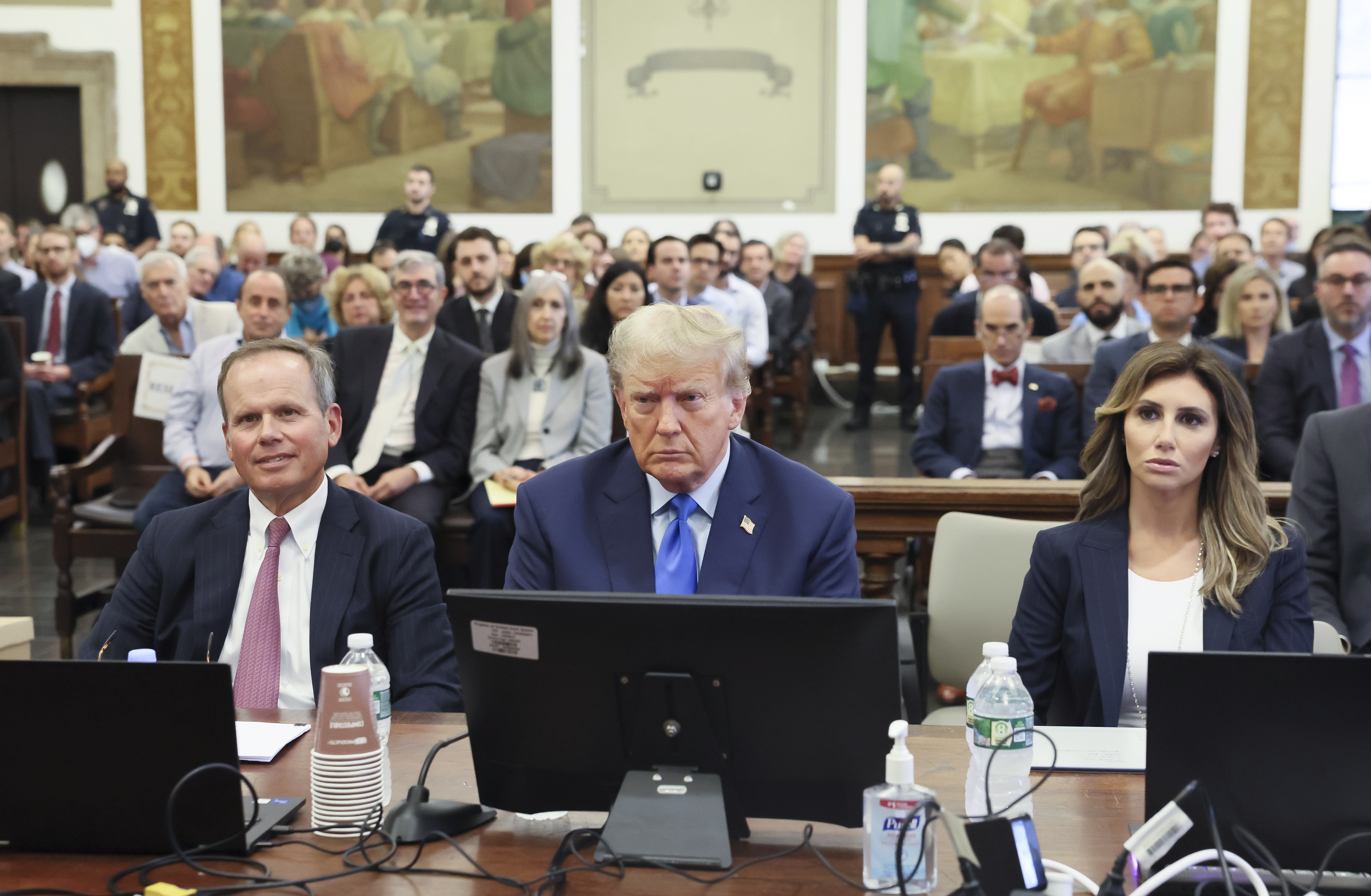 “Cacería de brujas”: así fue el primer día del juicio contra Trump por fraude