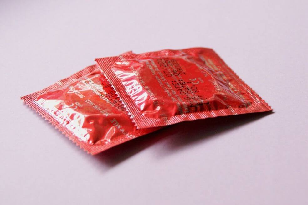 5 errores comunes al usar condón ¡Prioriza un sexo seguro!