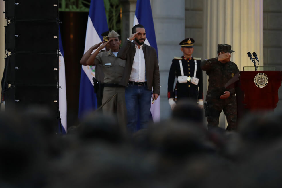 Nayib Bukele y los militares, una relación cuestionada por Human Rights Watch