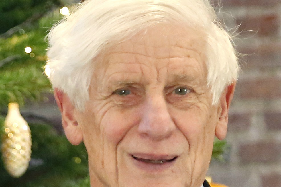 El físico británico David J. Thouless, que recibió el nobel de física en 2016, murió a los 84 años. Sus investigaciones se centraron en los fenómenos de superconductividad y las propiedades de los núcleos atómicos.