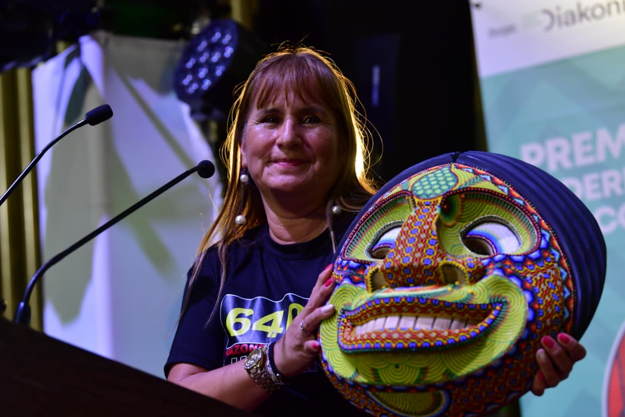 En la categoría Defensora del Año, el galardón fue para Jacqueline Castillo Peña, una de las líderes más visibles de la Fundación Madres de los Falsos Positivos de Soacha y Bogotá (MAFAPO).