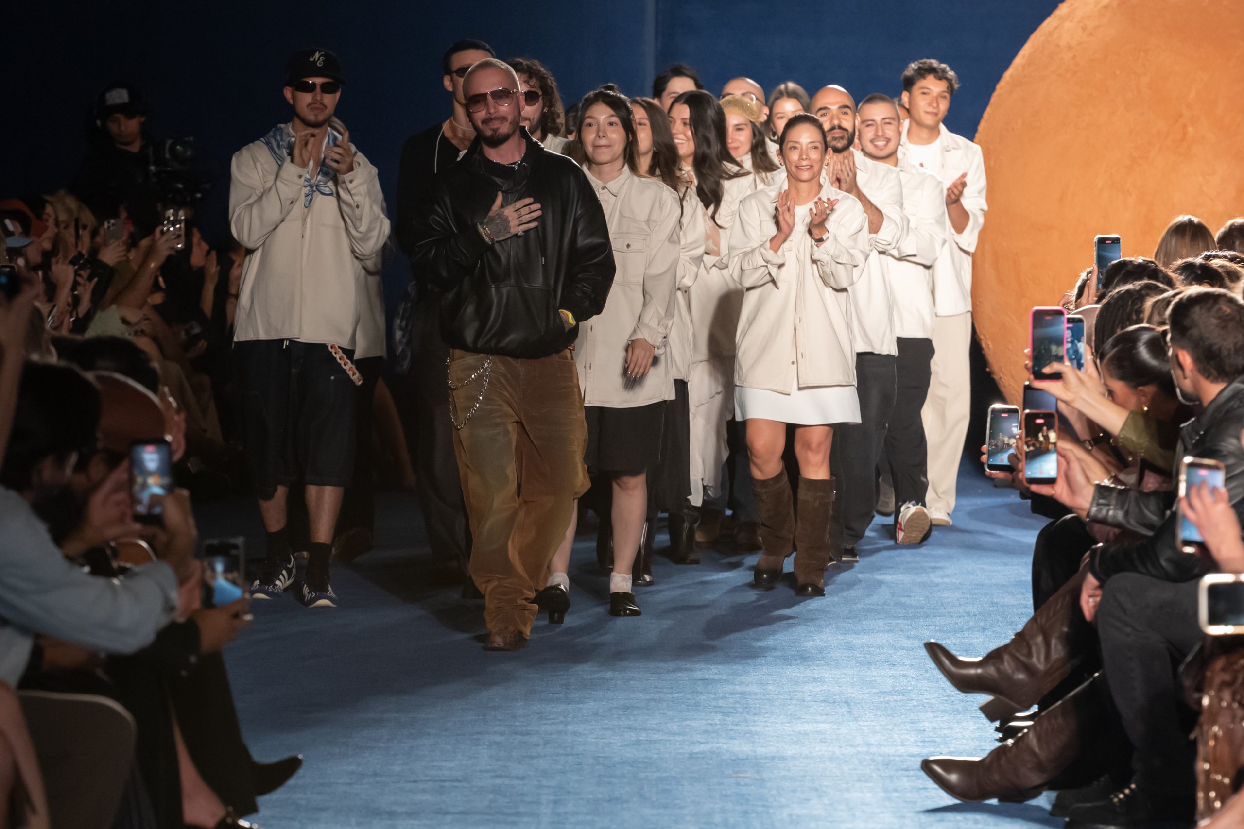 J Balvin abrió Colombiamoda 2026 con “Artisan Gang in the City”: fotos