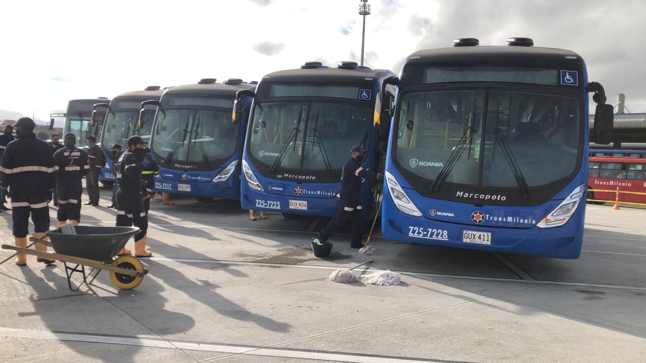 Transmilenio: Alcaldía hace entrega de 64 buses a gas natural