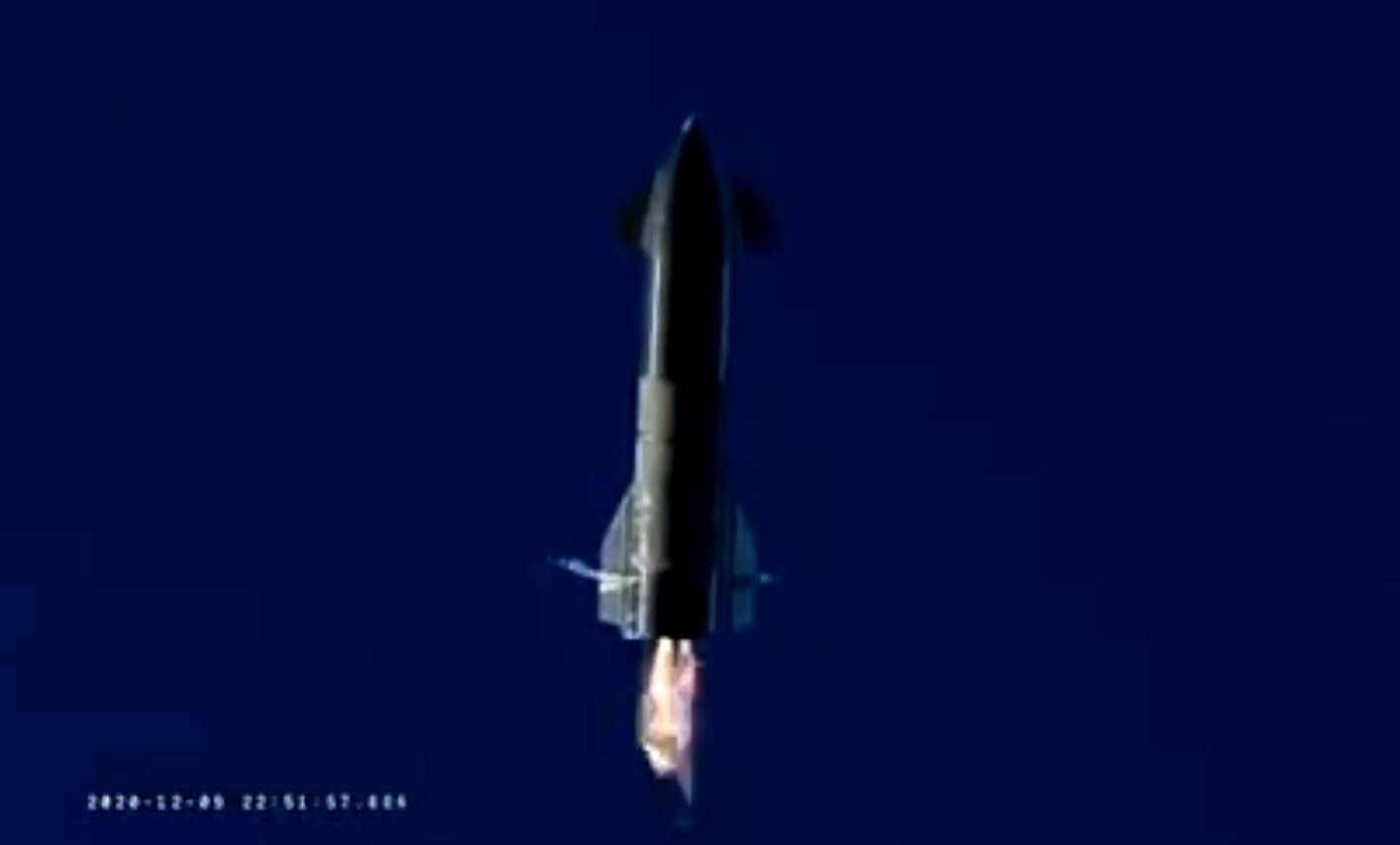 El primer vuelo de SpaceX termina en llamas al aterrizar