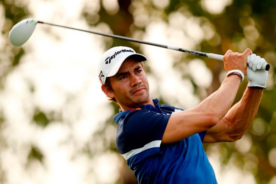Camilo Villegas se aleja de la punta en el John Deere Classic