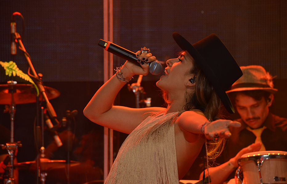 Naty Botero lanza su álbum Puro Coraje
