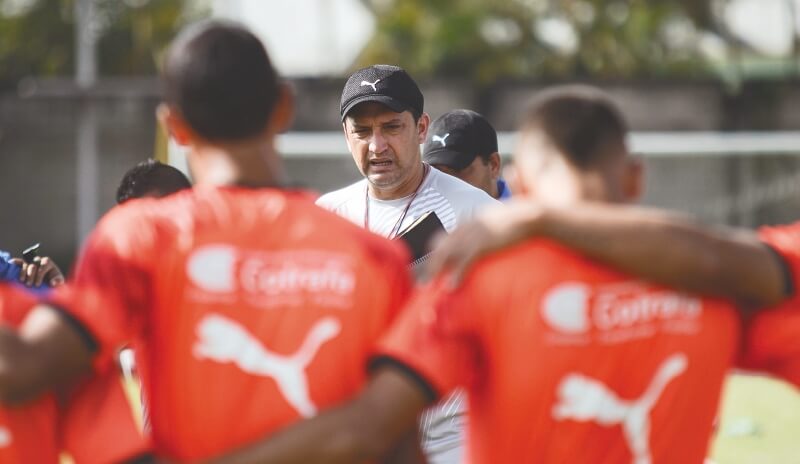Aldo Bobadilla, el DT del pueblo