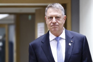 Renuncia el presidente de Rumania en medio de crisis política