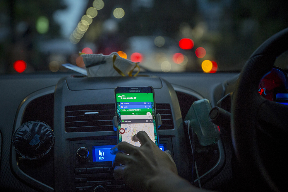 Tarifa dinámica para taxis, el nuevo proyecto que busca regular plataformas digitales