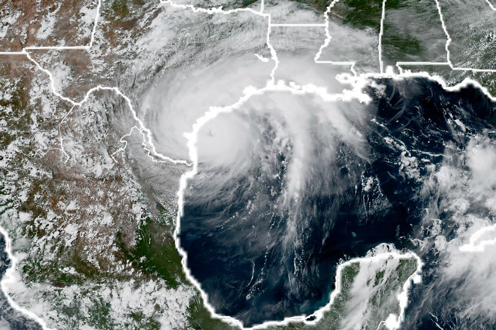 Antes de llegar a Texas, huracán Harvey pasó a categoría 4