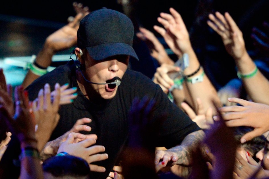 Justin Bieber abandona concierto por abucheo de fans