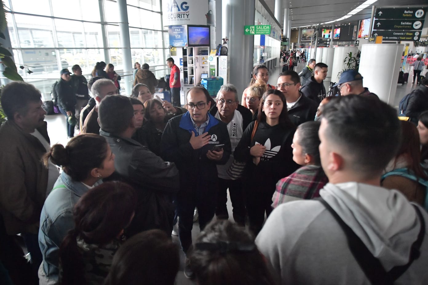 El Gobierno Nacional anunció que otras aerolínea del país ofrecerán cupos en vuelos nacionales e internacionales para resolver la situación.