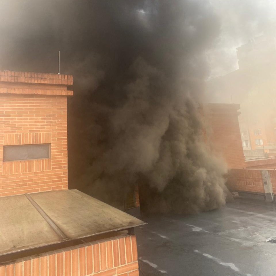 Bomberos controlaron incendio en edificio de Teusaquillo, centro de Bogotá