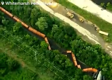 Video: tren de carga con materiales peligrosos se descarriló en Pensilvania