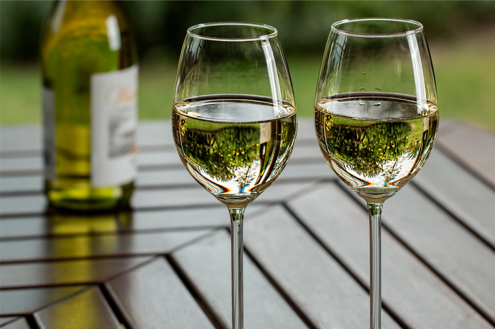¿Cómo limpiar y darle brillo a las copas para vino? Encuentra algunos consejos