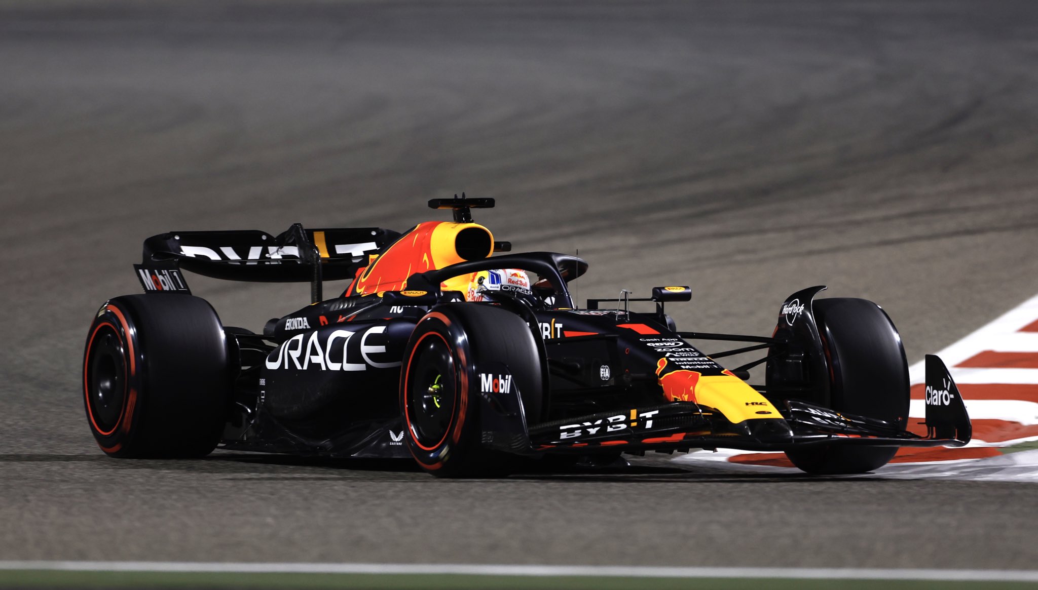 Max Verstappen en la pista del Grand Prix de Baréin.