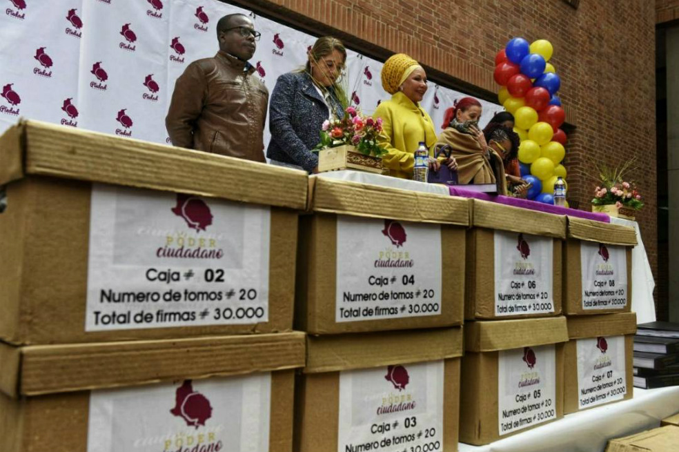 Piedad Córdoba entregó un millón y medio de firmas para su candidatura presidencial