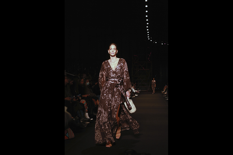 la apertura del Bogota Fashion Week inicio en bogota en el centro de convenciones Agora Bogota este 19 de mayo con tres desfiles y la presencia de la reconocido diseñador Estefan Paloemango