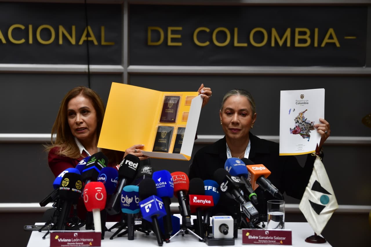 Imprenta Nacional y Cancillería inauguran nuevo modelo de pasaportes: esto dijeron