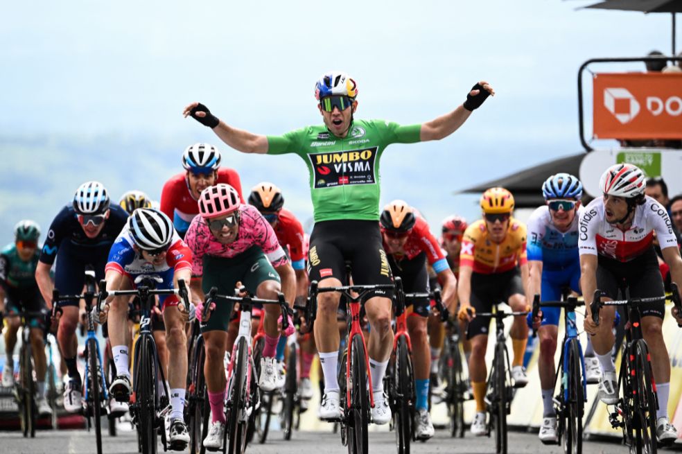 Van Aert alzó los brazos y Gaudu le ganó la etapa en el Critérium del Dauphiné