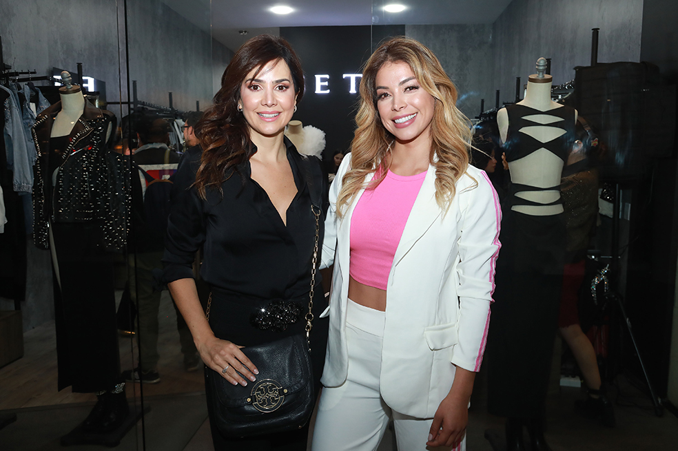 Seta Grand Opening
La tienda de moda SETA hizo su Grand Opening en el centro comercial el retiro este 6 de julio en el local 233 en el tercer piso, una boutique dedicada a la moda contemporánea con toques urbanos fabricados en finos materiales