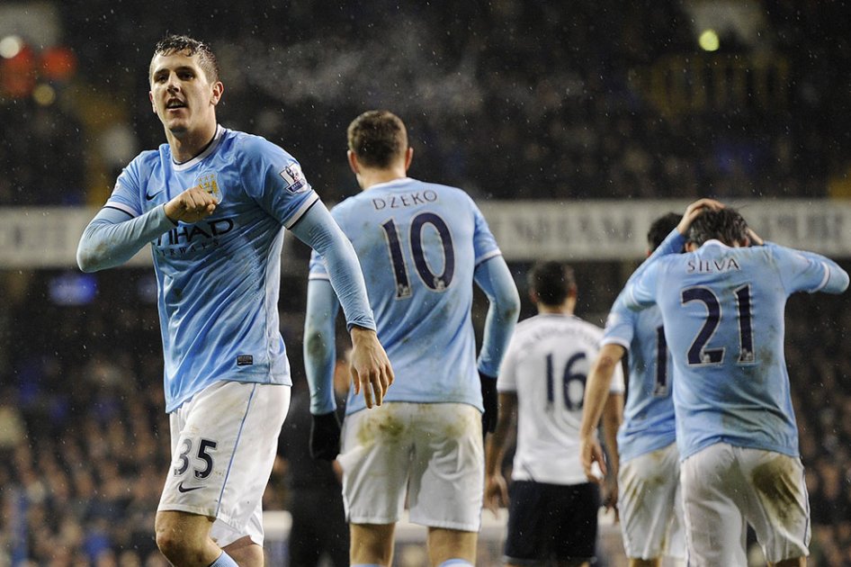 Manchester City goleó y es nuevo líder de la Premier League