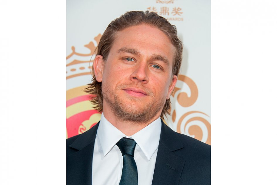 Actor Charlie Hunnam habla sobre lo desgarrador que ha sido rechazar el papel de Christian Grey