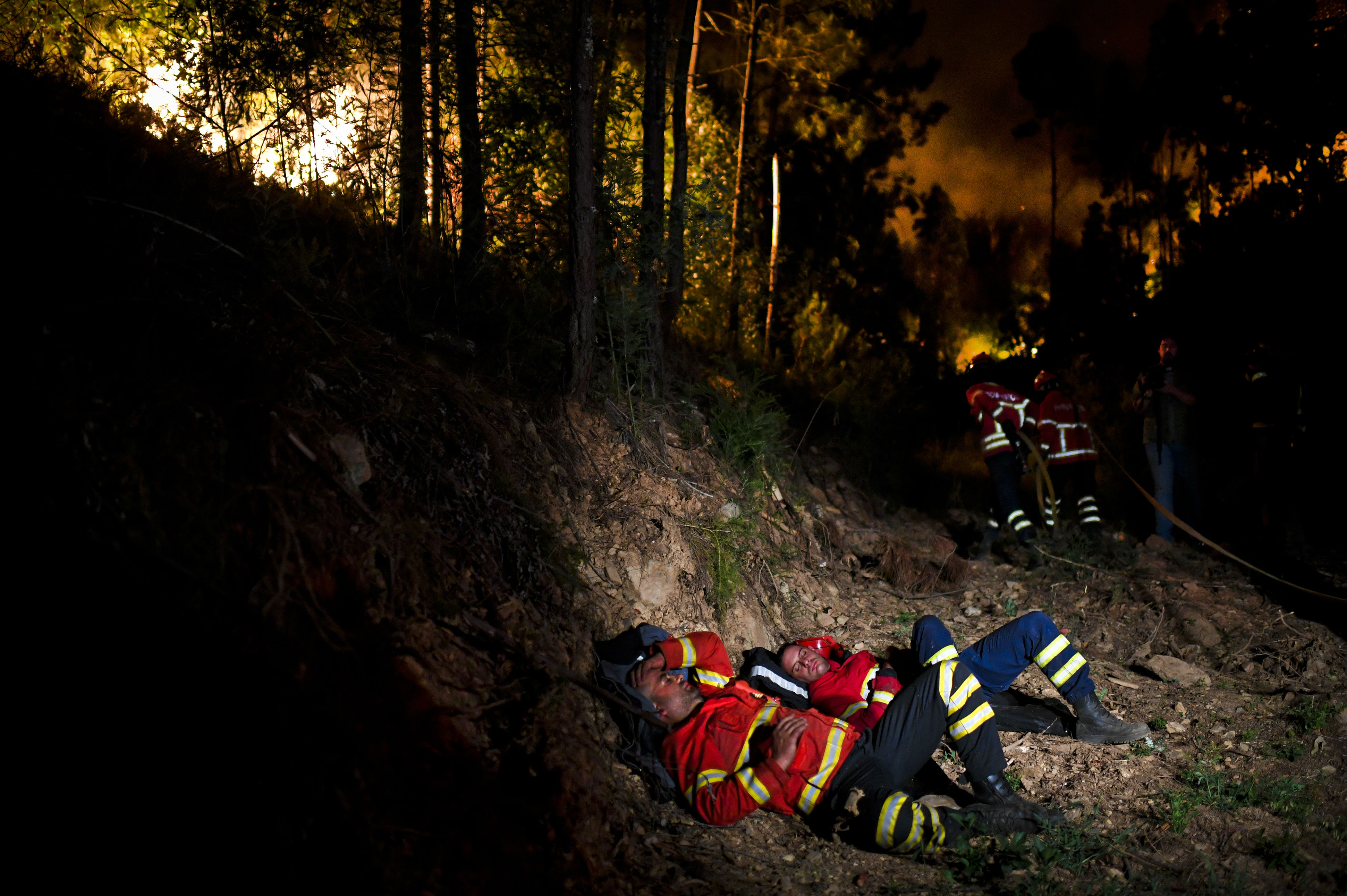 El peor incendio forestal en la historia reciente de Portugal deja 62 muertos