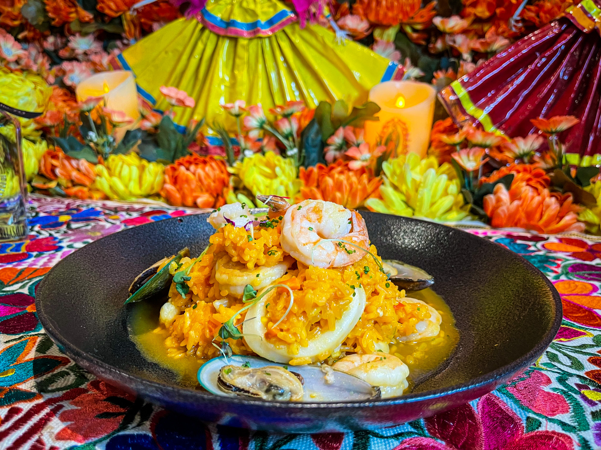 Aprende a preparar arroz a la tumbada, una joya de la gastronomía mexicana