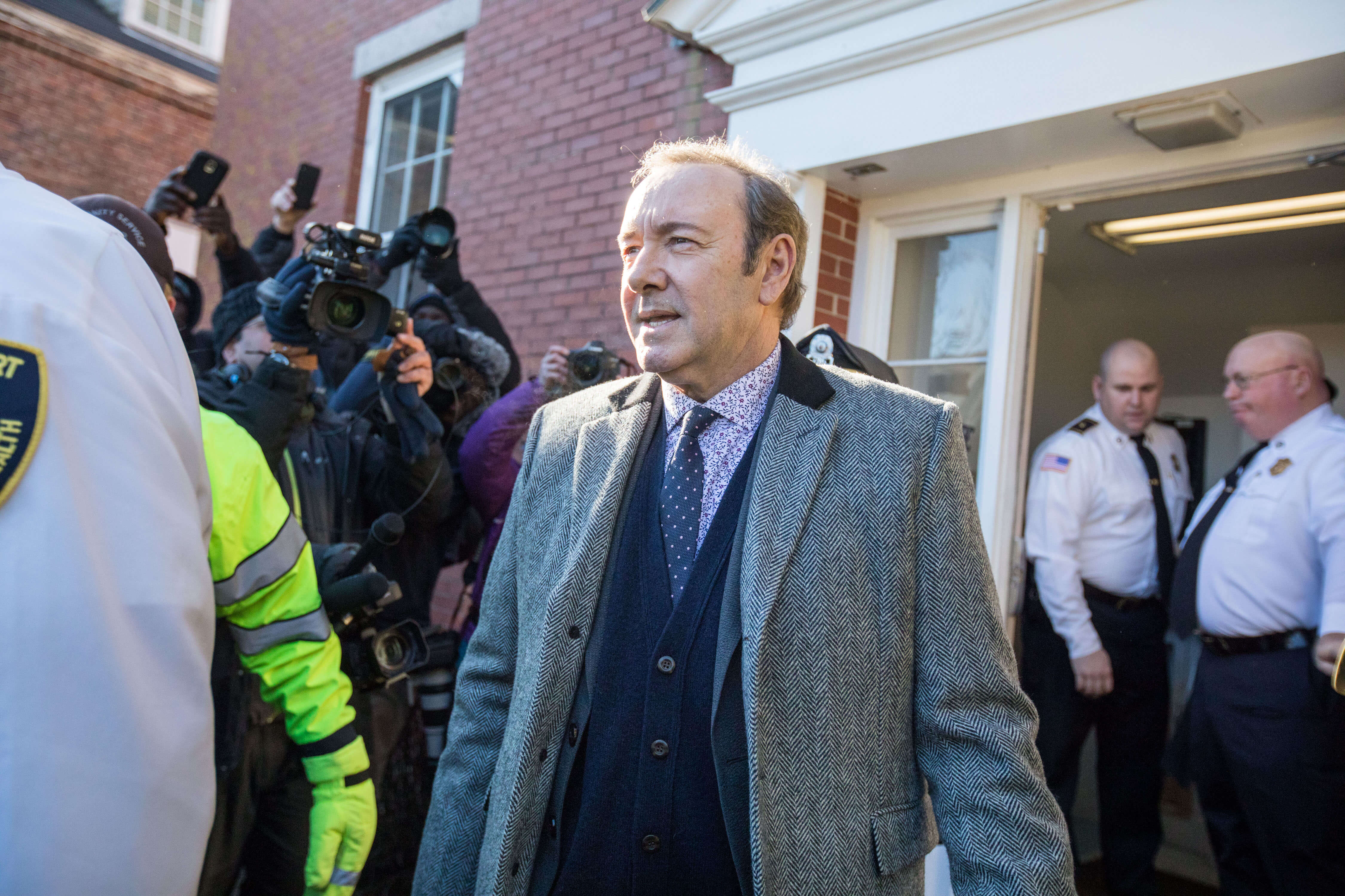 Joven retira cargos contra Kevin Spacey por agresión sexual