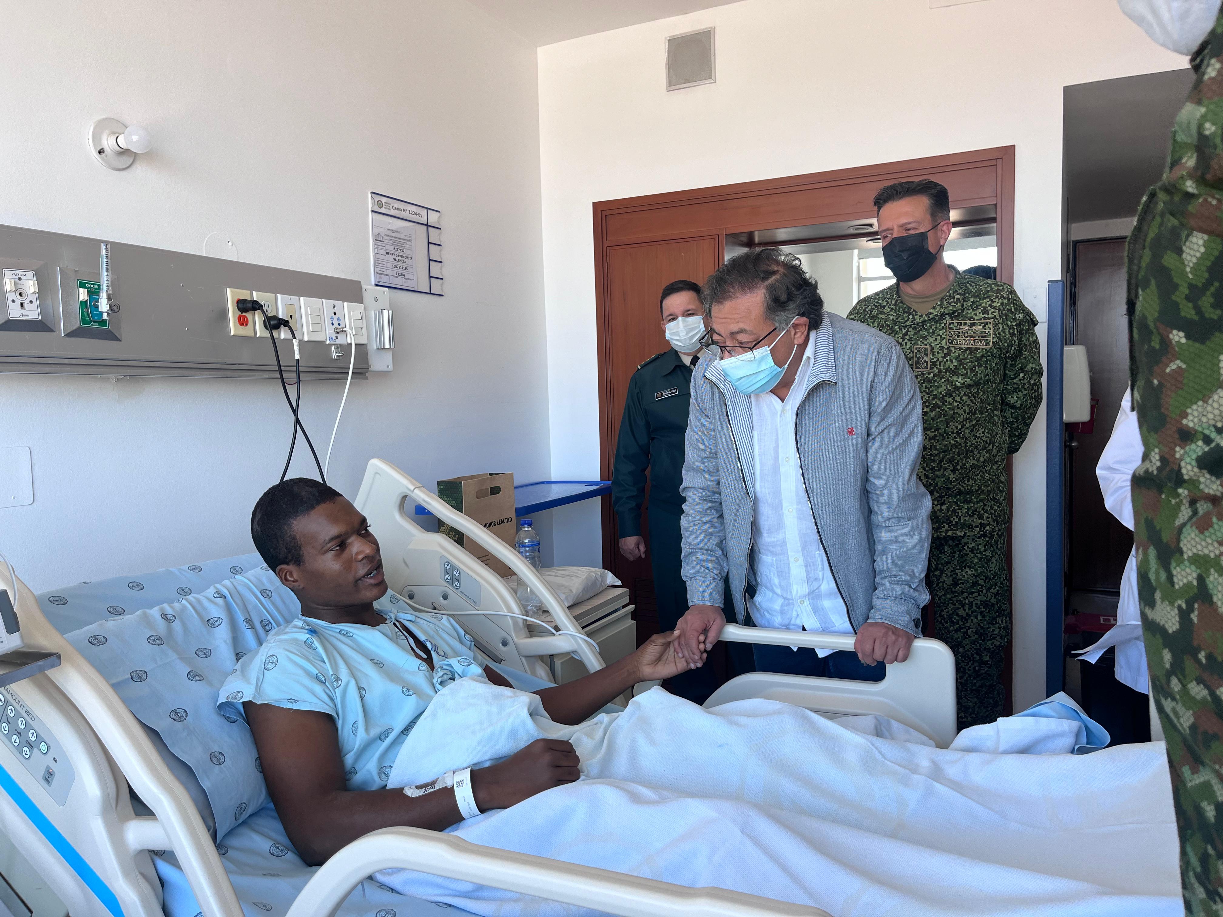 Presidente Petro ya visitó a militares heridos por ataque del ELN en Arauca