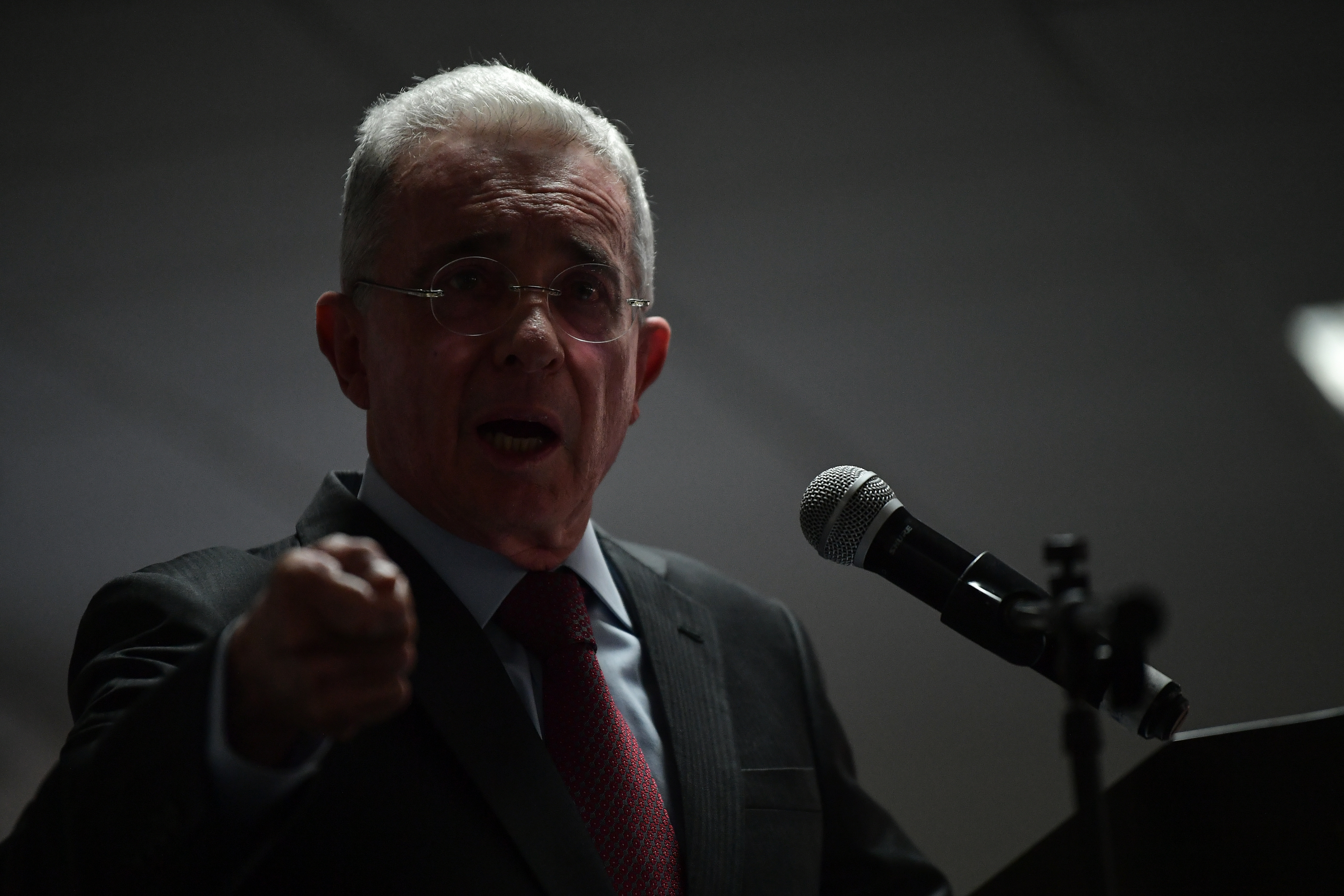 Uribe denunciará a comisionado de la Verdad por señalamientos de falsos positivos