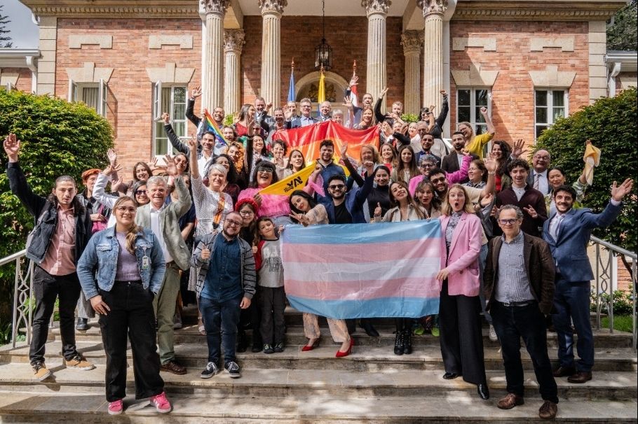 La exposición que llama a eliminar la violencia hacia las personas trans
