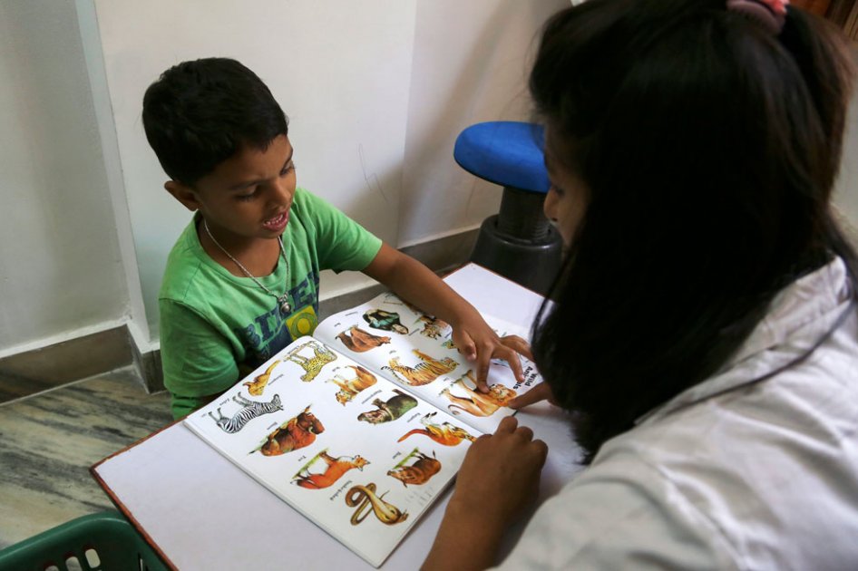 Descubren por qué niños autistas desarrollan más el lenguaje que otros