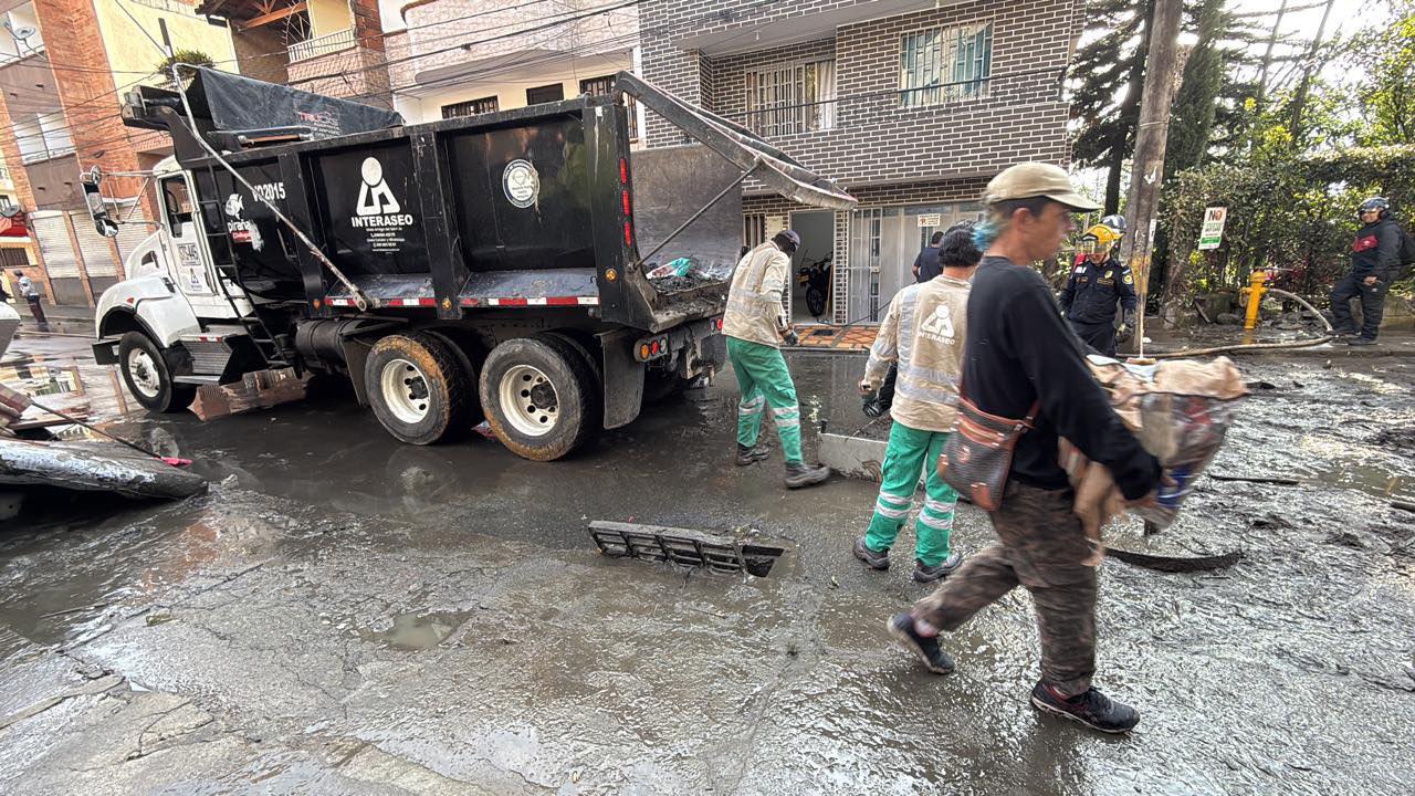 Emergencia en La Estrella: las lluvias desbordan la quebrada La Bermejala