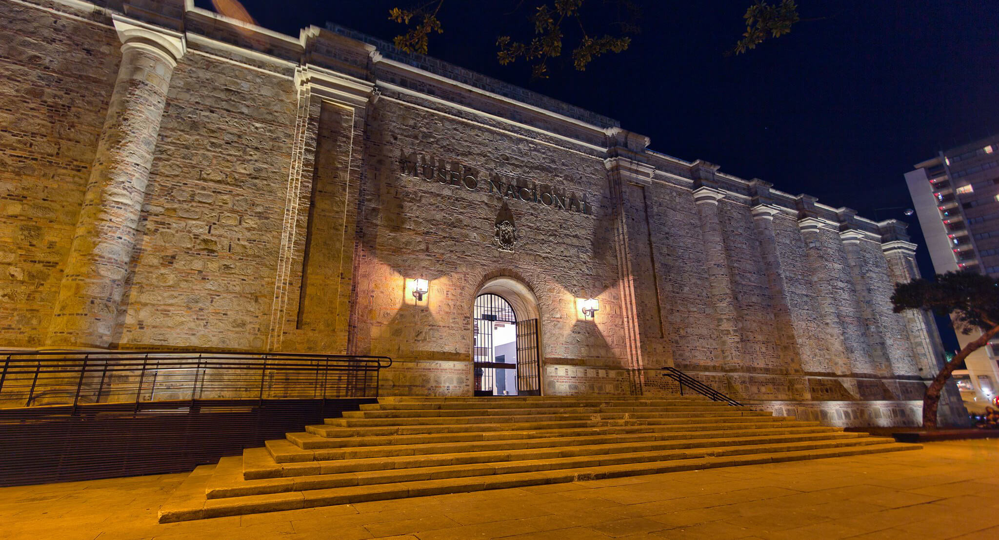 La noche de los museos: historias trazadas en los muros