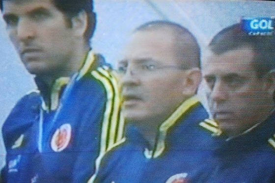 ¿Qué hace un agente Fifa en el banquillo de la sub 20 en Toulon?