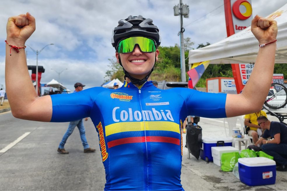 Angie Mariana Londoño se consagró campeona de la prueba de fondo en la categoría juvenil femenina.