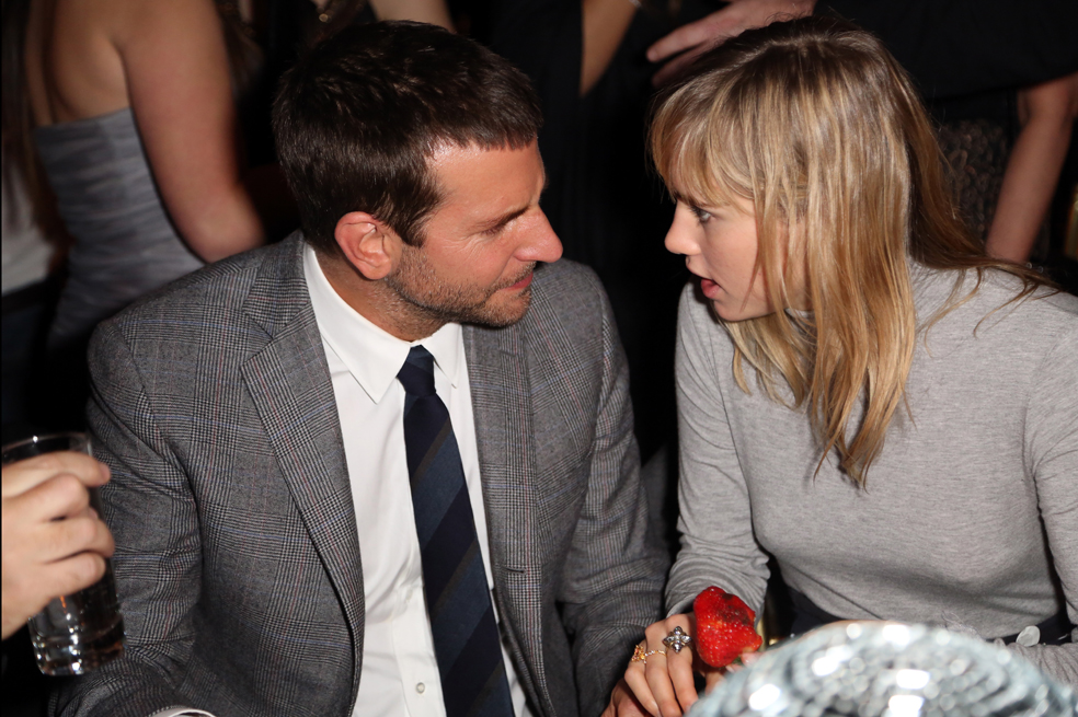 Bradley Cooper y Suki Waterhouse hacen su primera aparición formal