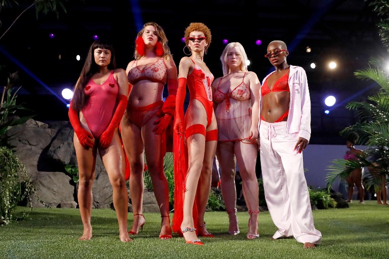 Rihanna cerró la pasarela neoyorquina con lencería para mujeres de todas las tallas