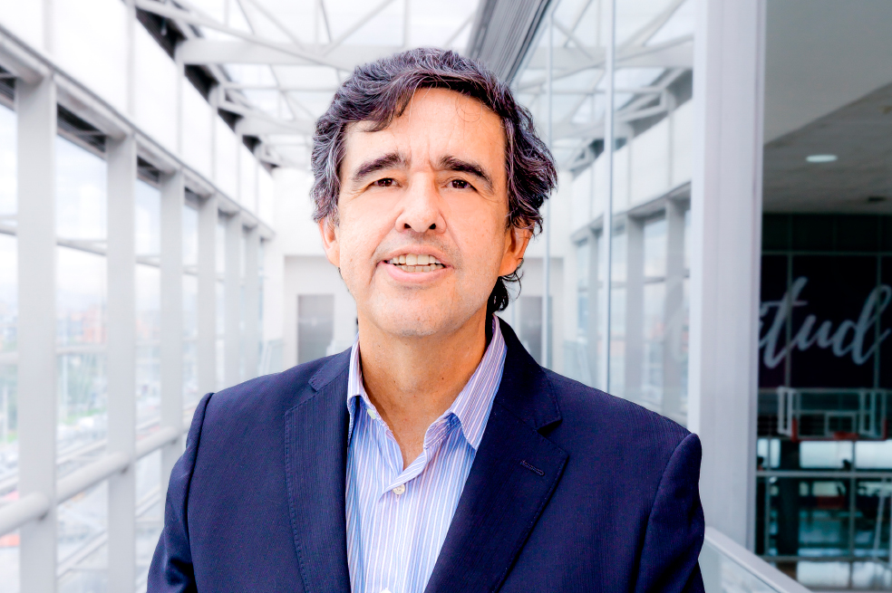 cirujano plástico de Compensar, Pedro Felipe Roa. Mamoplastia, aumento de senos